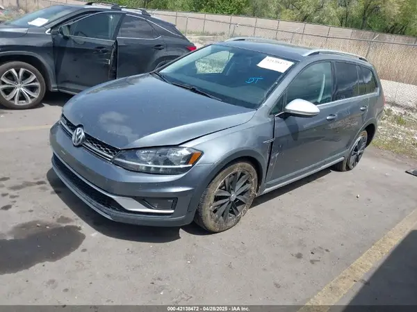 3VWH17AU5JM768093 2018 VOLKSWAGEN GOLF - Image 2