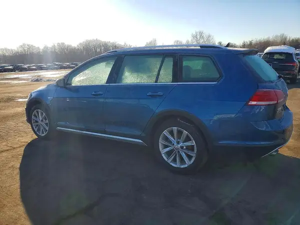 3VWH17AU5JM768708 2018 VOLKSWAGEN GOLF - Image 2