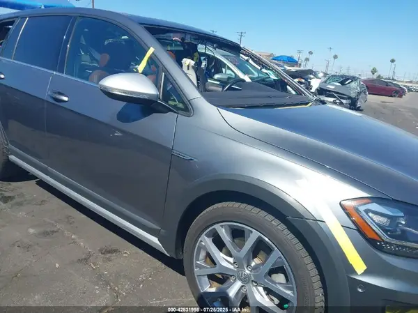 3VWH17AU5KM506110 2019 VOLKSWAGEN GOLF - Image 1