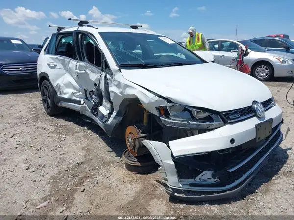 3VWH17AU5KM518869 2019 VOLKSWAGEN GOLF - Image 1