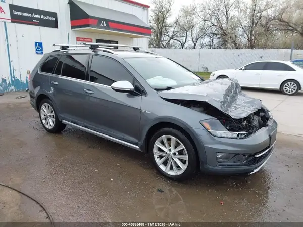 3VWH17AU5KM520606 2019 VOLKSWAGEN GOLF - Image 1
