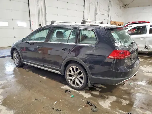 3VWH17AU6HM506898 2017 VOLKSWAGEN GOLF - Image 2