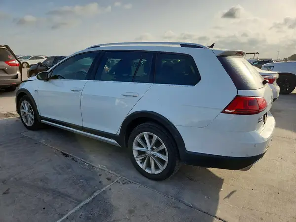3VWH17AU6HM507906 2017 VOLKSWAGEN GOLF - Image 2