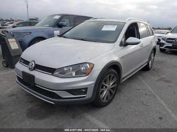 3VWH17AU6HM513429 2017 VOLKSWAGEN GOLF - Image 2