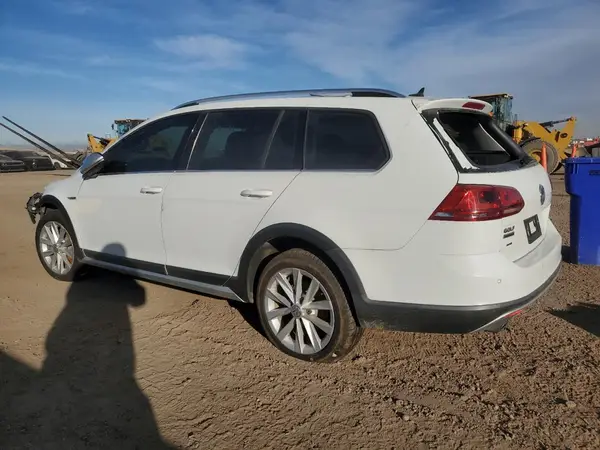 3VWH17AU6HM513625 2017 VOLKSWAGEN GOLF - Image 2