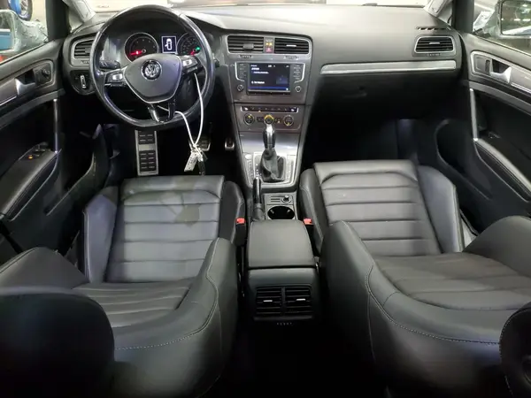 3VWH17AU6HM517724 2017 VOLKSWAGEN GOLF - Image 8