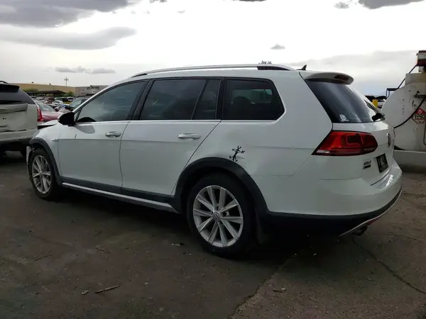 3VWH17AU6HM524267 2017 VOLKSWAGEN GOLF - Image 2