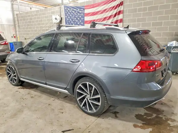 3VWH17AU6HM526214 2017 VOLKSWAGEN GOLF - Image 2