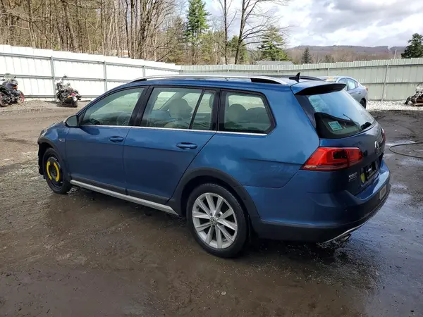 3VWH17AU6HM526648 2017 VOLKSWAGEN GOLF - Image 2