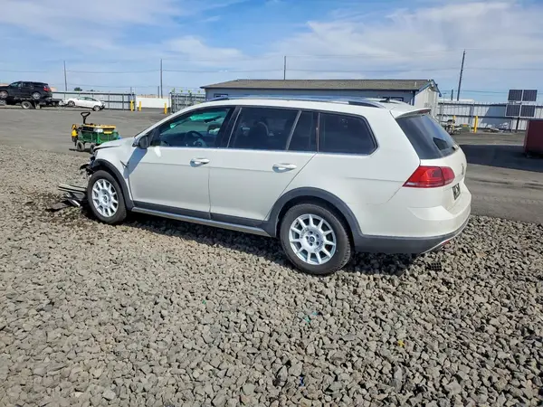 3VWH17AU6HM527735 2017 VOLKSWAGEN GOLF - Image 2