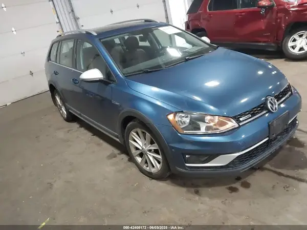 3VWH17AU6HM529503 2017 VOLKSWAGEN GOLF - Image 1