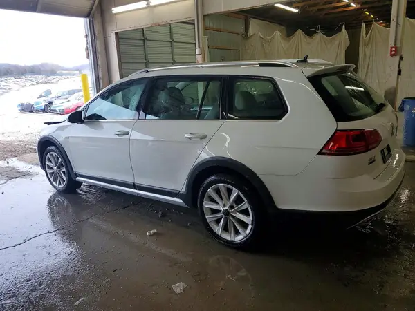 3VWH17AU6HM533079 2017 VOLKSWAGEN GOLF - Image 2