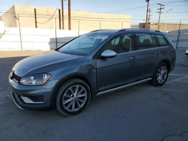3VWH17AU6HM536693 2017 VOLKSWAGEN GOLF - Image 1
