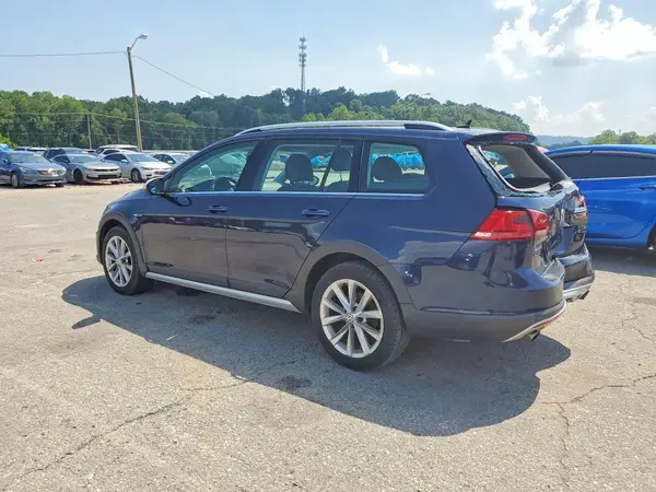 3VWH17AU6HM538783 2017 VOLKSWAGEN GOLF - Image 2