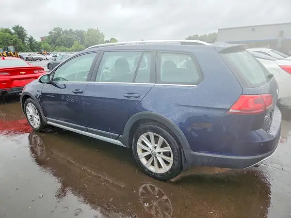3VWH17AU6HM541246 2017 VOLKSWAGEN GOLF - Image 2