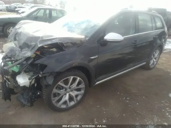 3VWH17AU6JM750685 2018 VOLKSWAGEN GOLF - Image 2