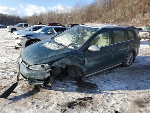 3VWH17AU6JM754039 2018 VOLKSWAGEN GOLF - Image 1