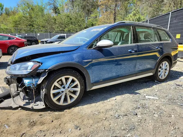 3VWH17AU6JM768832 2018 VOLKSWAGEN GOLF - Image 1