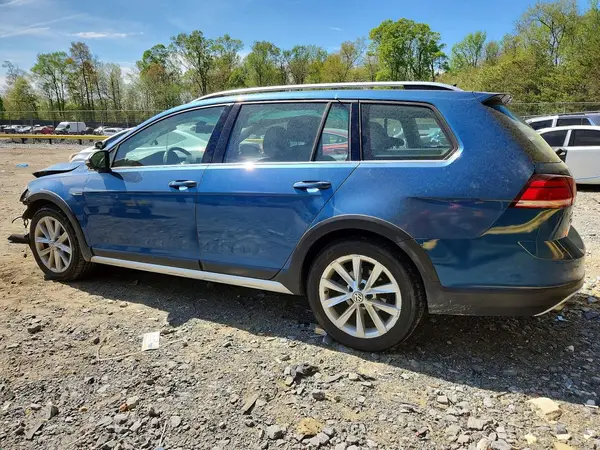 3VWH17AU6JM768832 2018 VOLKSWAGEN GOLF - Image 2