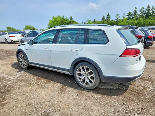 3VWH17AU6KM517715 2019 VOLKSWAGEN GOLF - Image 2
