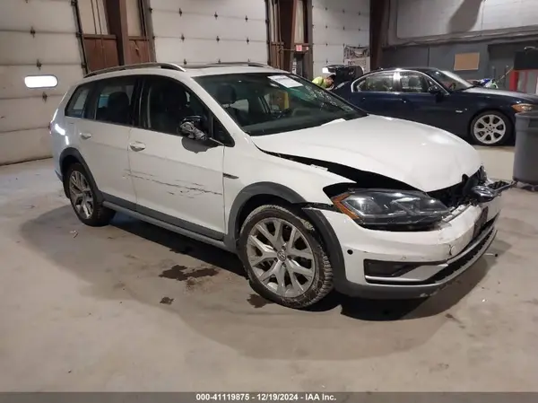 3VWH17AU6KM520629 2019 VOLKSWAGEN GOLF - Image 1