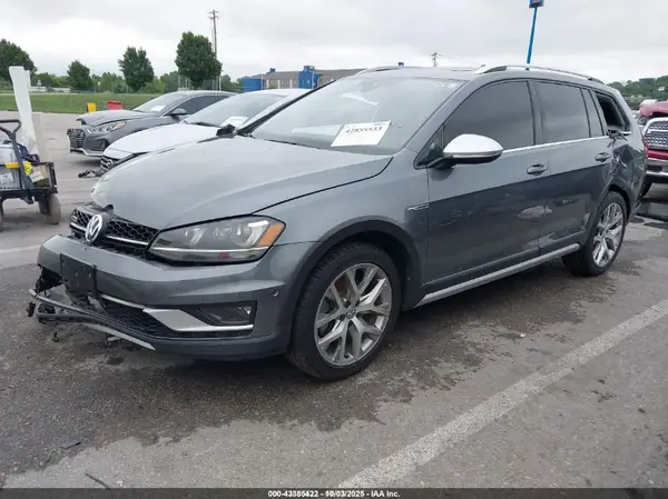 3VWH17AU7HM504836 2017 VOLKSWAGEN GOLF - Image 2