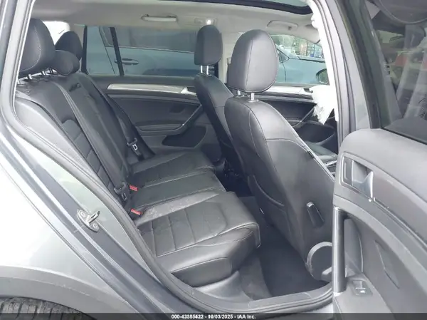 3VWH17AU7HM504836 2017 VOLKSWAGEN GOLF - Image 8