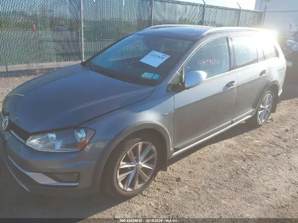 3VWH17AU7HM504898 2017 VOLKSWAGEN GOLF - Image 2