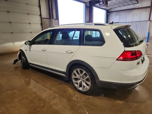 3VWH17AU7HM506263 2017 VOLKSWAGEN GOLF - Image 2