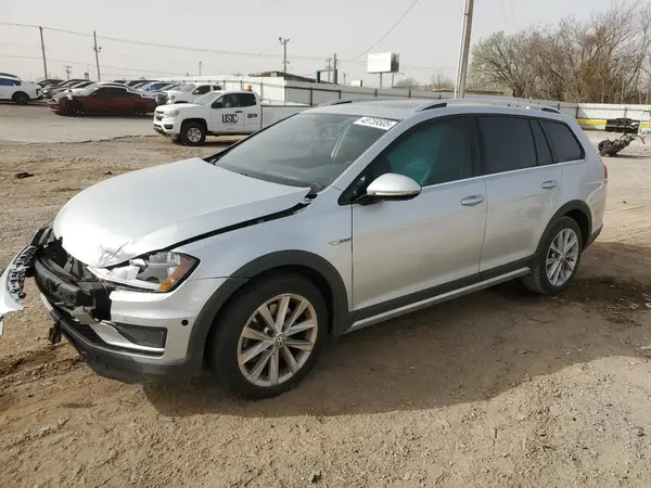 3VWH17AU7HM507641 2017 VOLKSWAGEN GOLF - Image 1