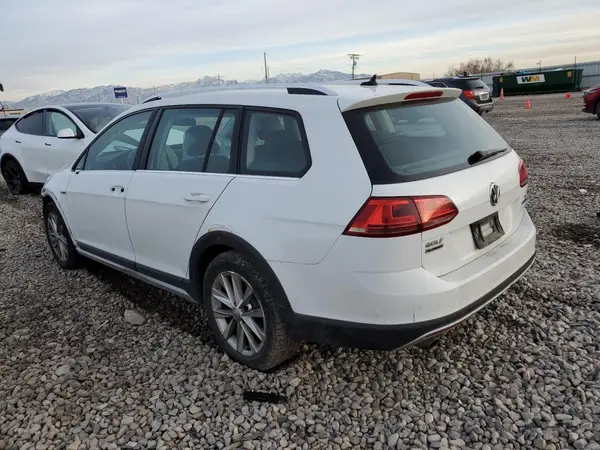 3VWH17AU7HM514346 2017 VOLKSWAGEN GOLF - Image 2