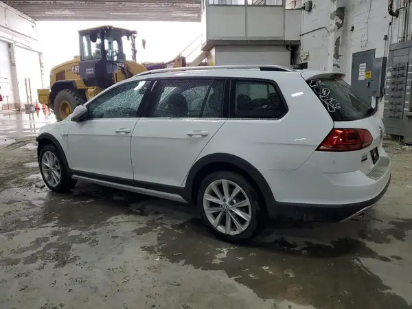 3VWH17AU7HM516680 2017 VOLKSWAGEN GOLF - Image 2