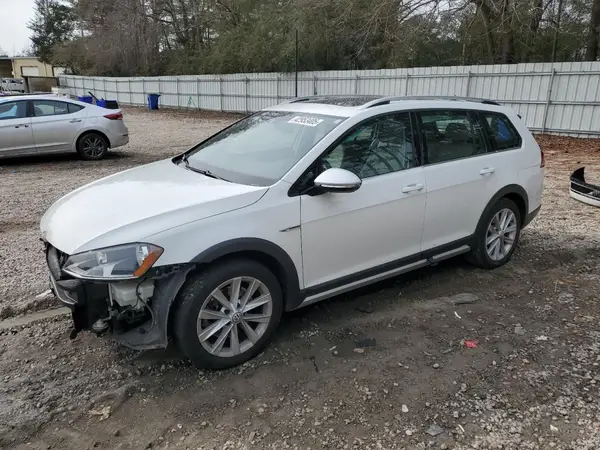 3VWH17AU7HM517005 2017 VOLKSWAGEN GOLF - Image 1