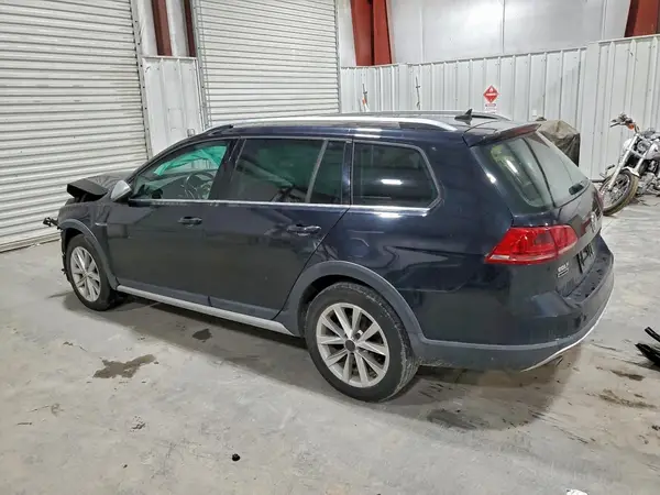 3VWH17AU7HM523449 2017 VOLKSWAGEN GOLF - Image 2