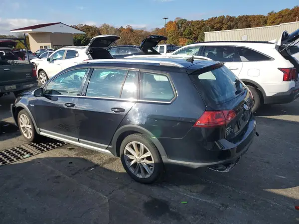 3VWH17AU7HM526108 2017 VOLKSWAGEN GOLF - Image 2