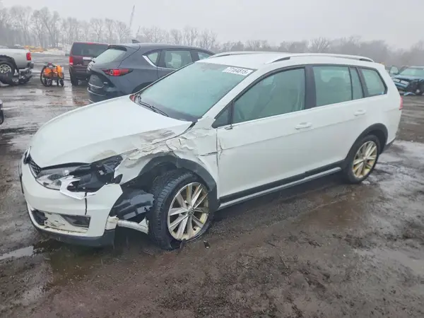 3VWH17AU7HM527713 2017 VOLKSWAGEN GOLF - Image 1