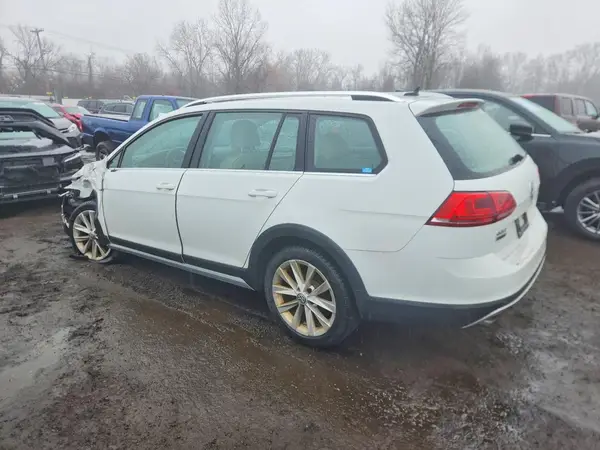3VWH17AU7HM527713 2017 VOLKSWAGEN GOLF - Image 2