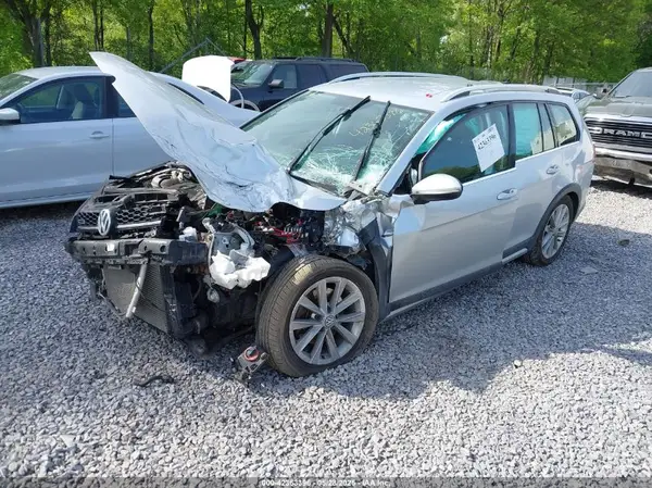 3VWH17AU7HM528490 2017 VOLKSWAGEN GOLF - Image 2