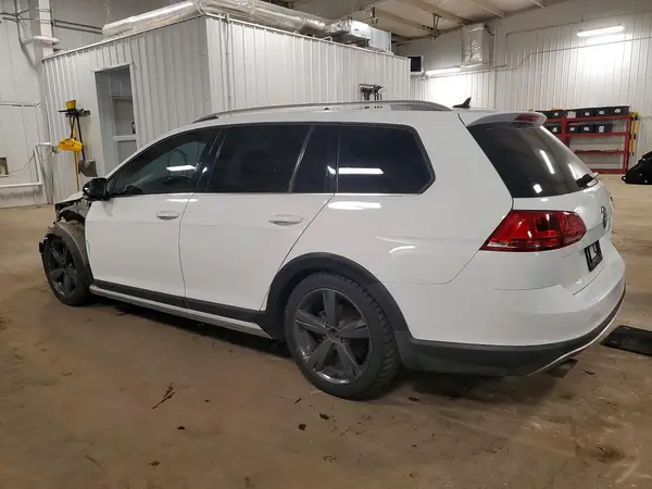 3VWH17AU7HM531020 2017 VOLKSWAGEN GOLF - Image 2