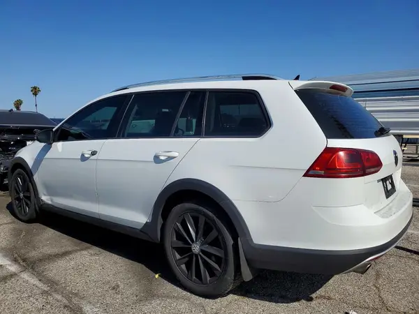 3VWH17AU7HM531745 2017 VOLKSWAGEN GOLF - Image 2