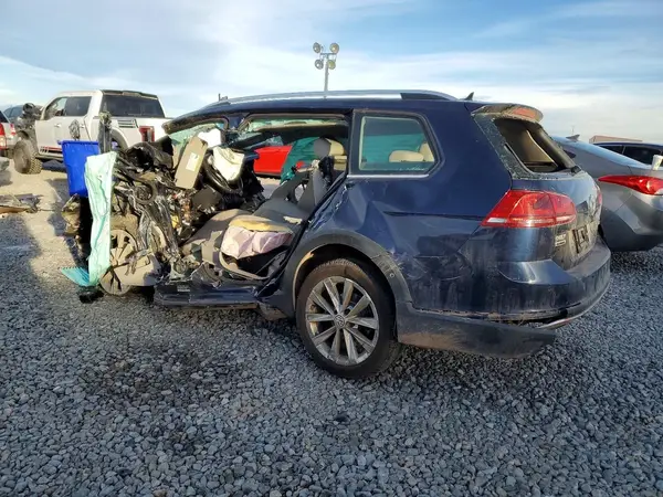 3VWH17AU7HM534676 2017 VOLKSWAGEN GOLF - Image 2