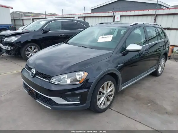 3VWH17AU7HM535813 2017 VOLKSWAGEN GOLF - Image 2