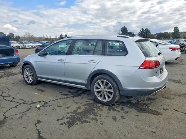 3VWH17AU7HM536850 2017 VOLKSWAGEN GOLF - Image 2