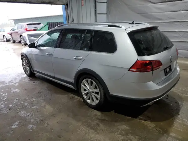 3VWH17AU7HM538677 2017 VOLKSWAGEN GOLF - Image 2