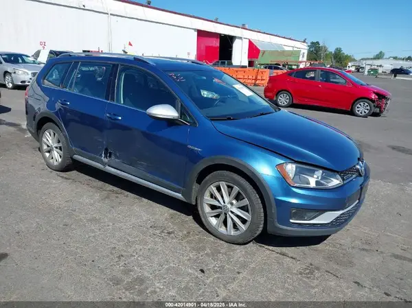 3VWH17AU7HM539621 2017 VOLKSWAGEN GOLF - Image 1