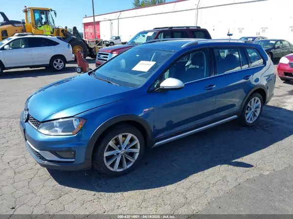 3VWH17AU7HM539621 2017 VOLKSWAGEN GOLF - Image 2
