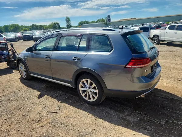 3VWH17AU7JM759573 2018 VOLKSWAGEN GOLF - Image 2