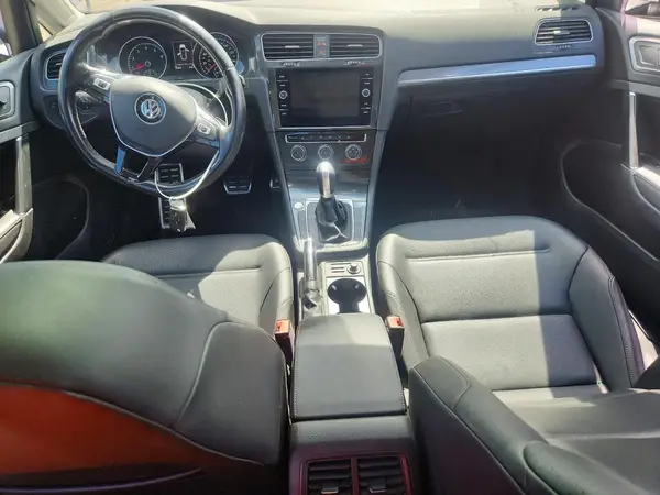 3VWH17AU7JM759573 2018 VOLKSWAGEN GOLF - Image 8