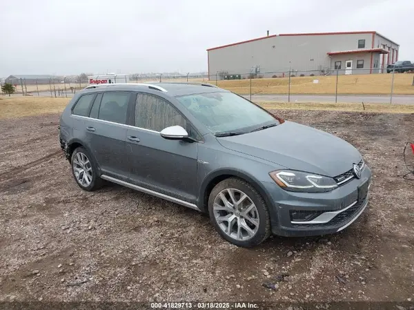 3VWH17AU7KM520624 2019 VOLKSWAGEN GOLF - Image 1