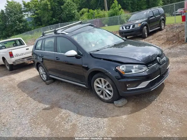 3VWH17AU8HM506367 2017 VOLKSWAGEN GOLF - Image 1